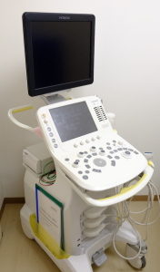 超音波診断装置(ARIETTA60)。心臓検査やがん検査に必須の最新の機械です。ハリネズミやハムスターなどの心臓検査まで可能です。